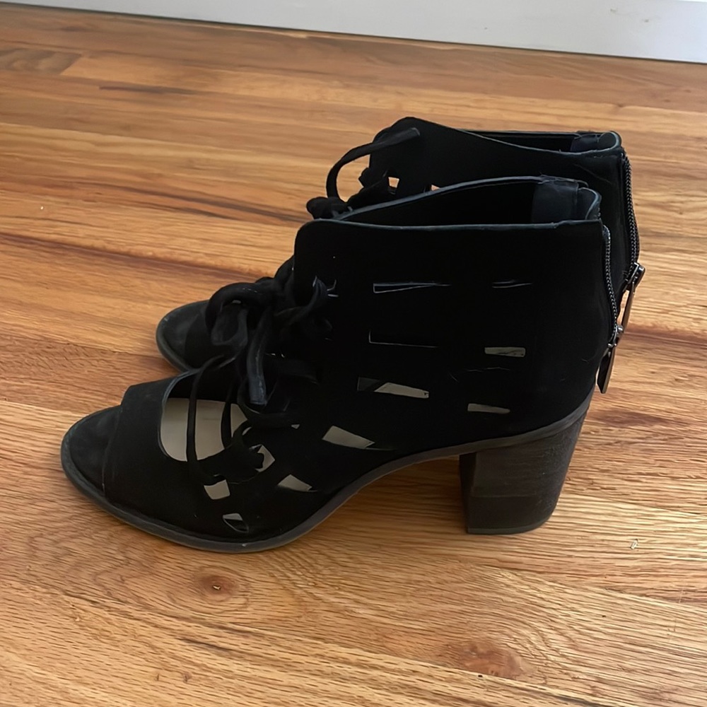 Vince camuto heels size 7